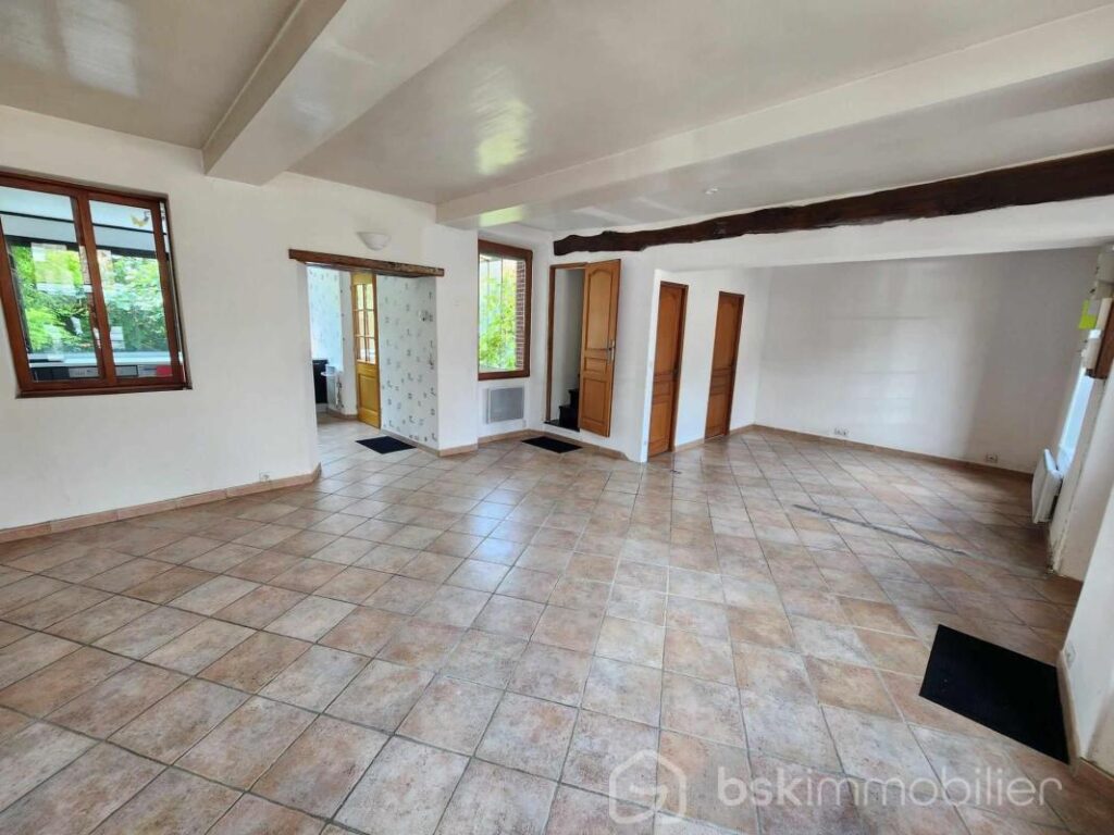 Maison ancienne pleine de charme avec 5 chambres et dépendances – 6 pièces – 5 chambres – 150 m²