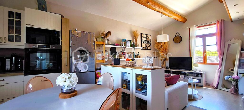 Magnifique appartement situé sur Lambesc , avec une place de parking privée extérieur inclus – 3 pièces – 2 chambres – 44 m²