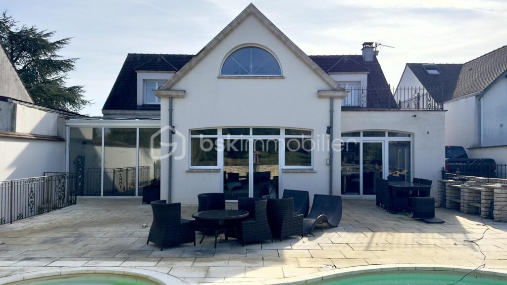 À Vendre – Maison d’Exception à Armentières-en-Brie 240m2 – 6 pièces – 4 chambres – 239 m²