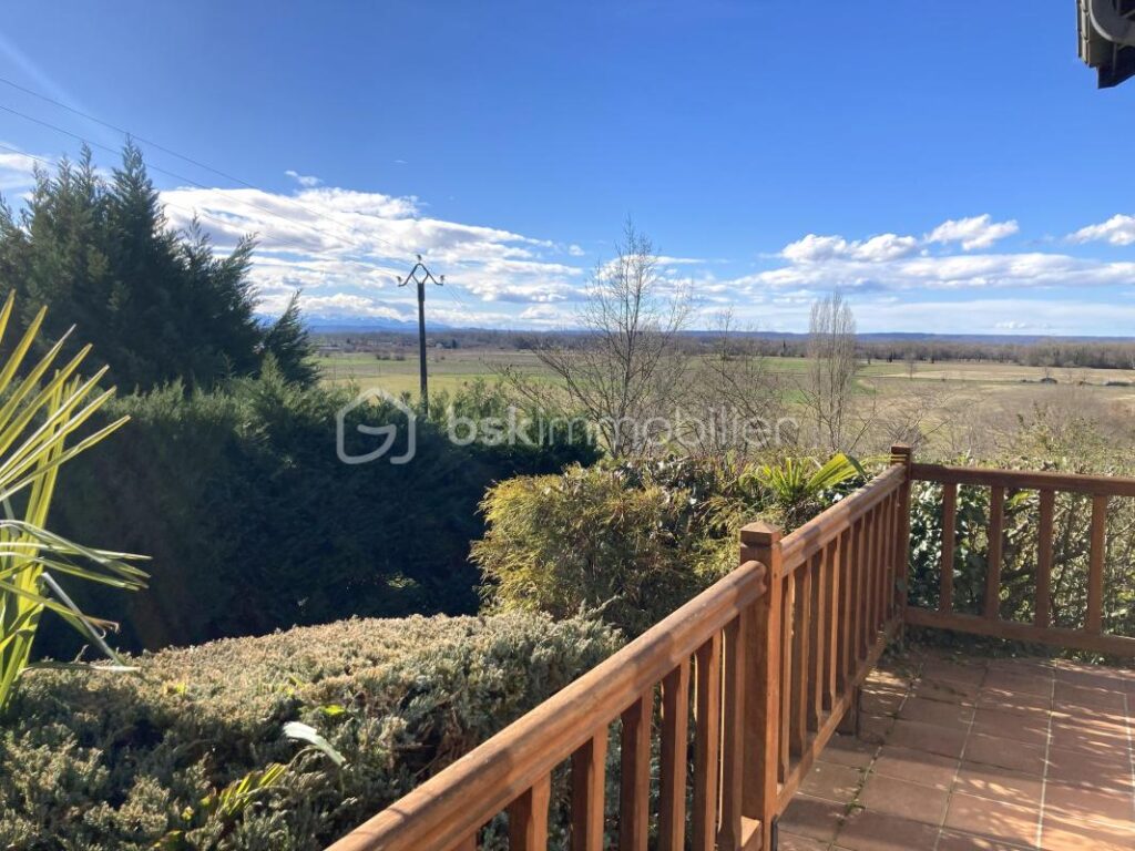 Havre de paix… maison avec vue sur les Pyrénées et piscine couverte – 5 pièces – 4 chambres – 158 m²