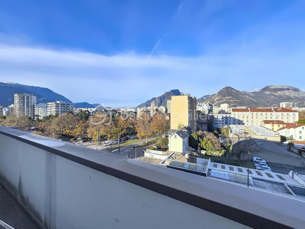 GRENOBLE – 143 RUE DES ALLIÉS – GRAND T3 90 m² – VUES PANORAMIQUES – 2 TERRASSES – 3 pièces – 2 chambres – 88 m²