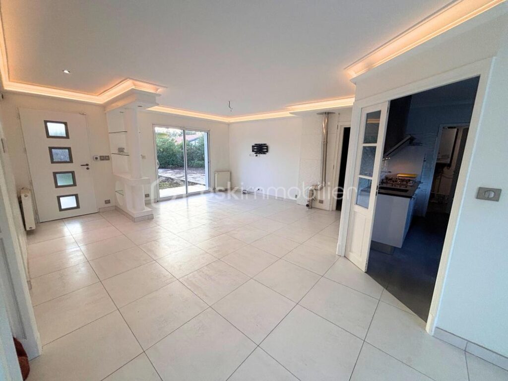 Maison de plain-pied, garage, piscine – 5 chambres – Environnement privilégié – 7 pièces – 5 chambres – 186 m²