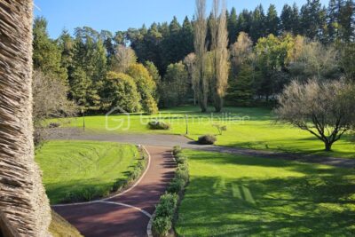 COUP DE COEUR : Magnifique chaumière, où vous admirerez le jardin depuis le SPA – 9 pièces – 5 chambres – 470 m²