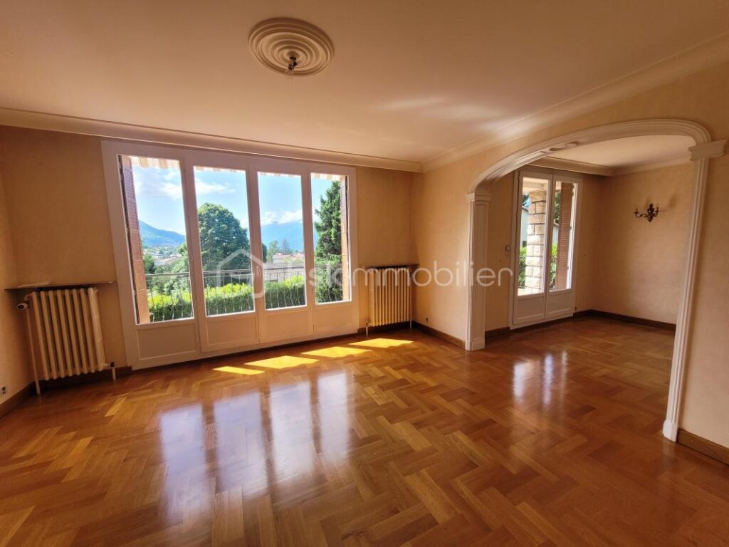 Coublevie Maison Individuelle avec 2300 m² de terrain 420 000 € – 6 pièces – 4 chambres – 230 m²