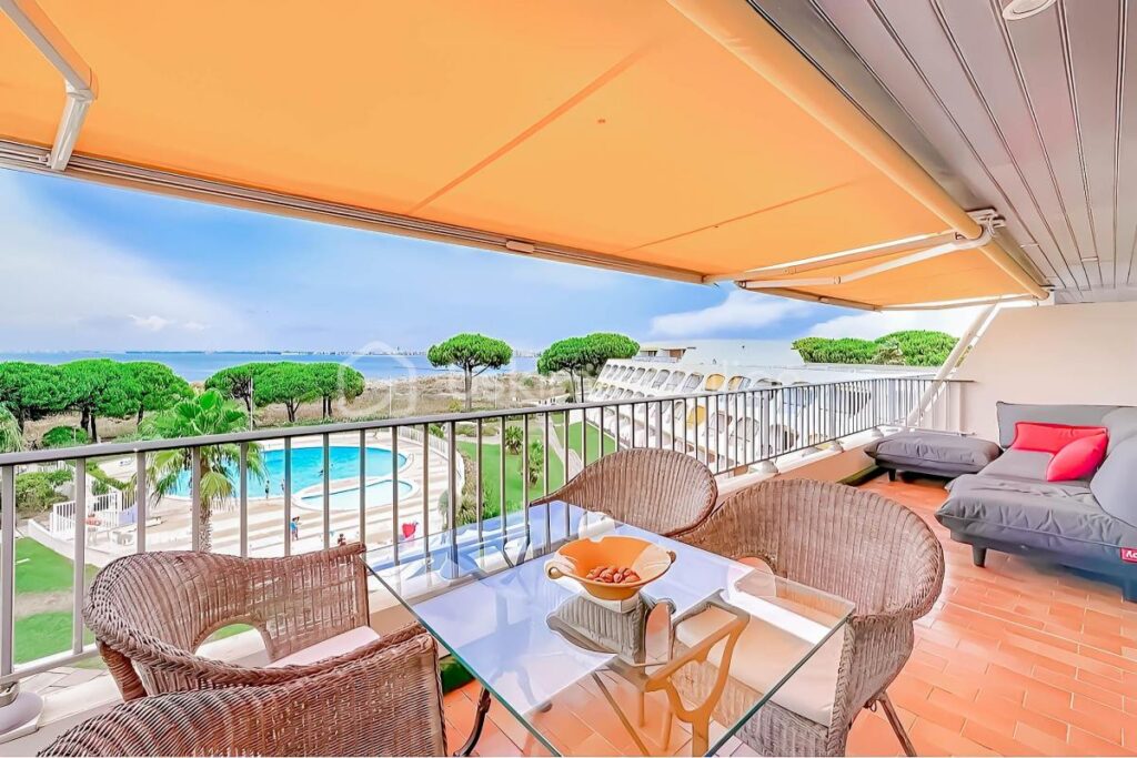 EXCLUSIVITÉ *** Magnifique Appartement T3 de standing Dernier étage Vue Mer Piscine à Port Camargue *** – 3 pièces – 2 chambres – 70 m²
