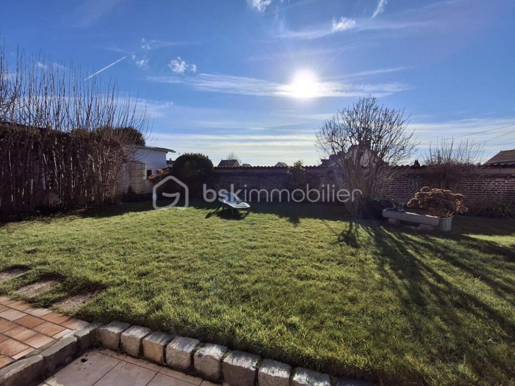 ***CHARMANTE MAISON ANCIENNE 135 M2 HAB. AVEC BEAU JARDIN 420 M2, GARAGE FERME ET DEPENDANCES *** – 7 pièces – 4 chambres – 135 m²