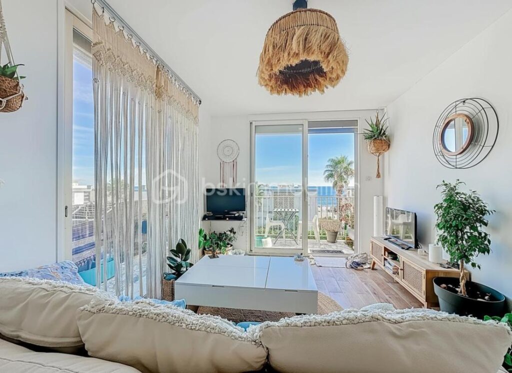 DERNIER ÉTAGE – VUE MER ET ÉTANGS – TERRASSE PANORAMIQUE – 3 pièces – 2 chambres – 48 m²