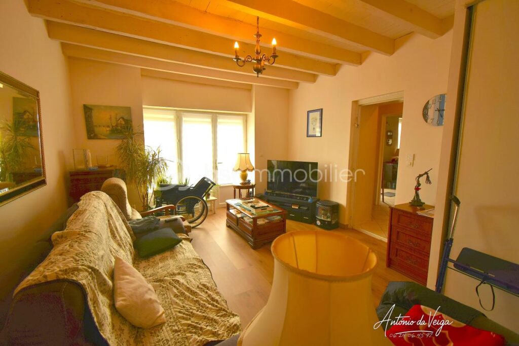 Spacieuse maison de village avec vue panoramique – 6 pièces – 4 chambres – 125 m²