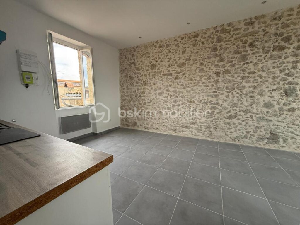 Immeuble en pierres – cœur de village – fort potentiel d’investissement – 6 pièces – NR chambres – 120 m²
