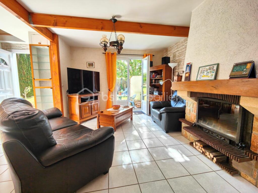 Maison familiale 4/5ch au calme avec jardin arboré vue sur la plaine – 7 pièces – 4 chambres – 113 m²