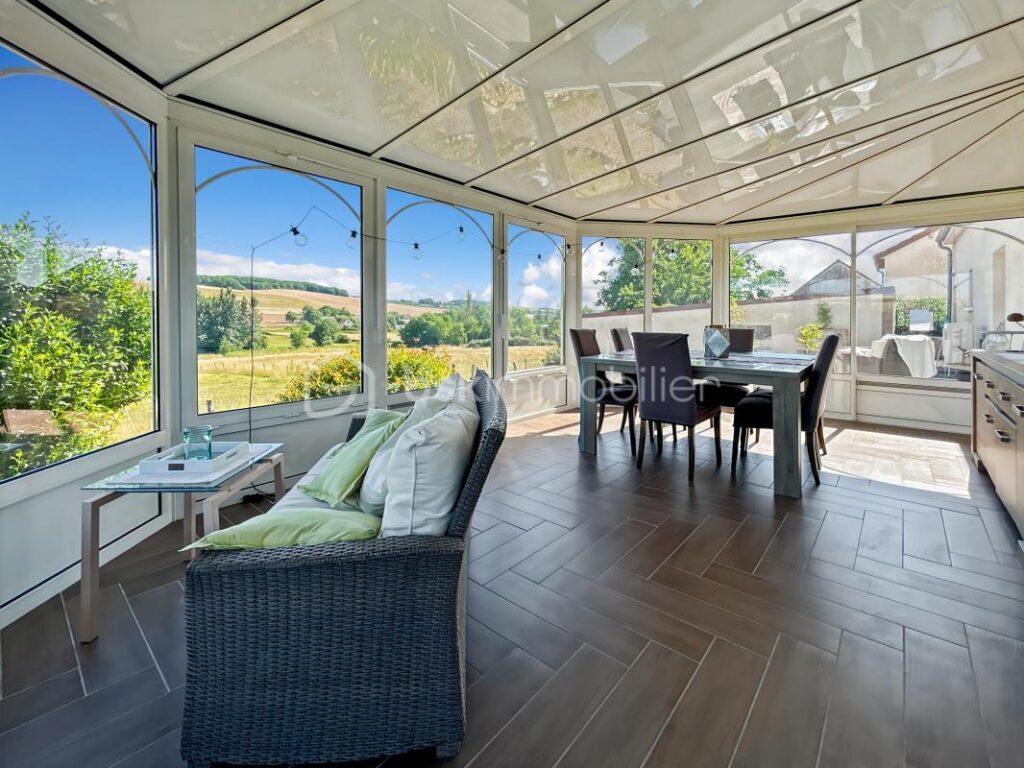 Maison 6 pièces de 179m2 à Nailly – 6 pièces – 5 chambres – 179 m²