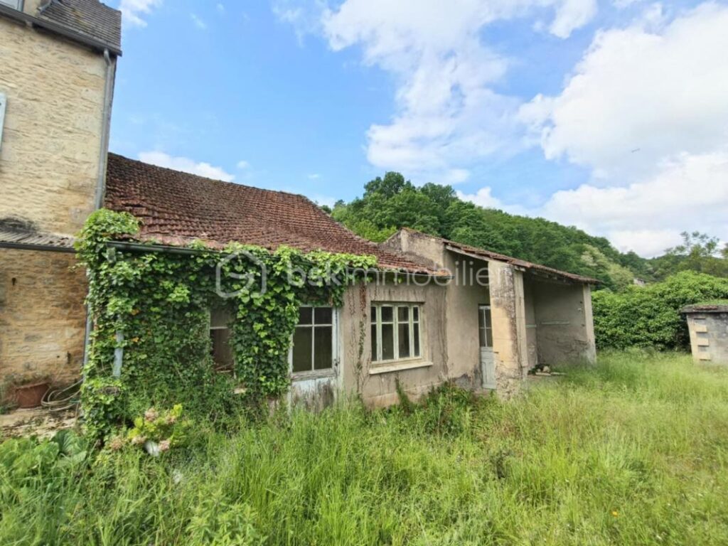 Grande Maison de Village en Pierres de 153 m2 à Allas les Mines – 6 pièces – 4 chambres – 153 m²