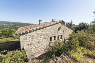 SUD ARDÈCHE – LES VANS : MAISON TRADITIONNELLE AVEC VUE PANORAMIQUE ET DOUBLE LOGEMENT – 6 pièces – 4 chambres – 163 m²