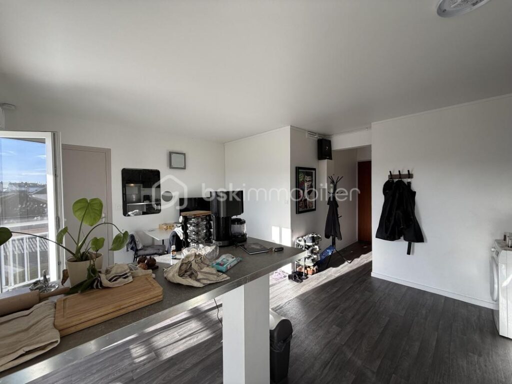 Appartement loué – Investissement locatif sécurisé – Proche université et centre-ville – Avec garage + cave – 2 pièces – 1 chambre – 36 m²