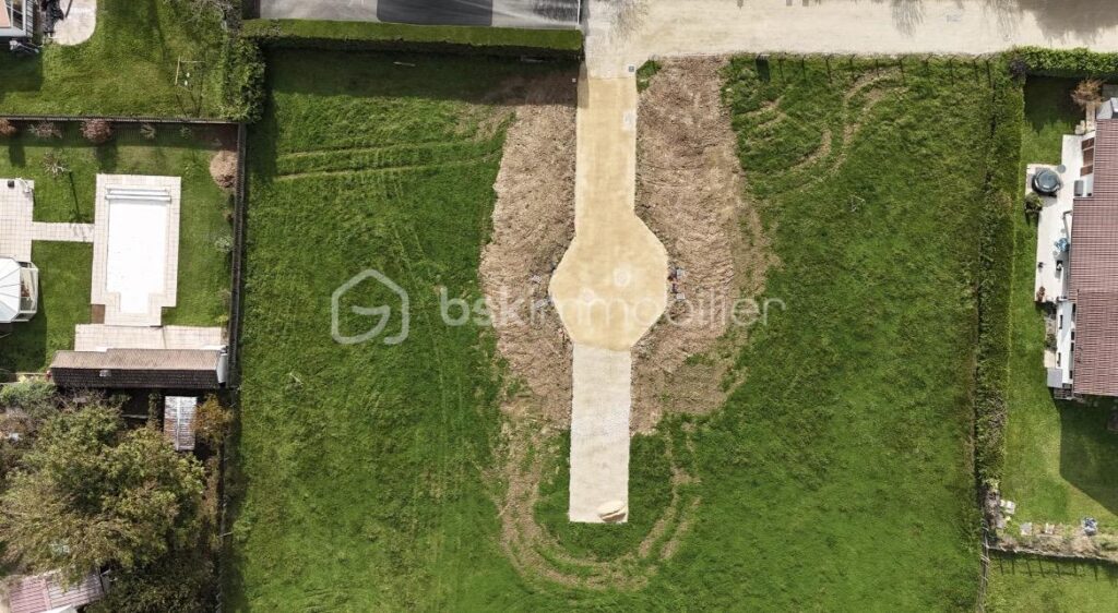 Terrain VIABILISÉ plat à bâtir d’environ 585 m² à Sillans (38590) – Dernier lot disponible – NR pièces – NR chambres – 585 m²