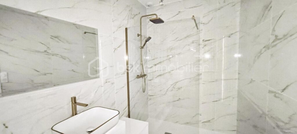 Corse – Rive sud d’Ajaccio à Pietrosella- Résidence ORZIOLO 2. Appartement T3 de 60 m2 + terrasse de 18 m2, situé à 3 km de la mer, proche des commerces ! – 3 pièces – 2 chambres – 60 m²