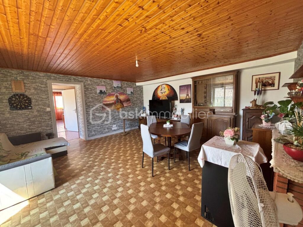 Maison authentique dans un village à caractère – 5 pièces – 3 chambres – 165 m²