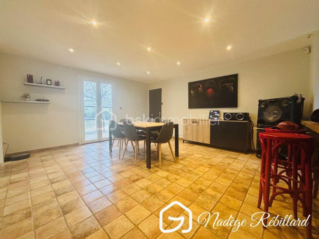 ** Maison avec 4 chambres dans un secteur calme et recherché ** – 6 pièces – 4 chambres – 120 m²