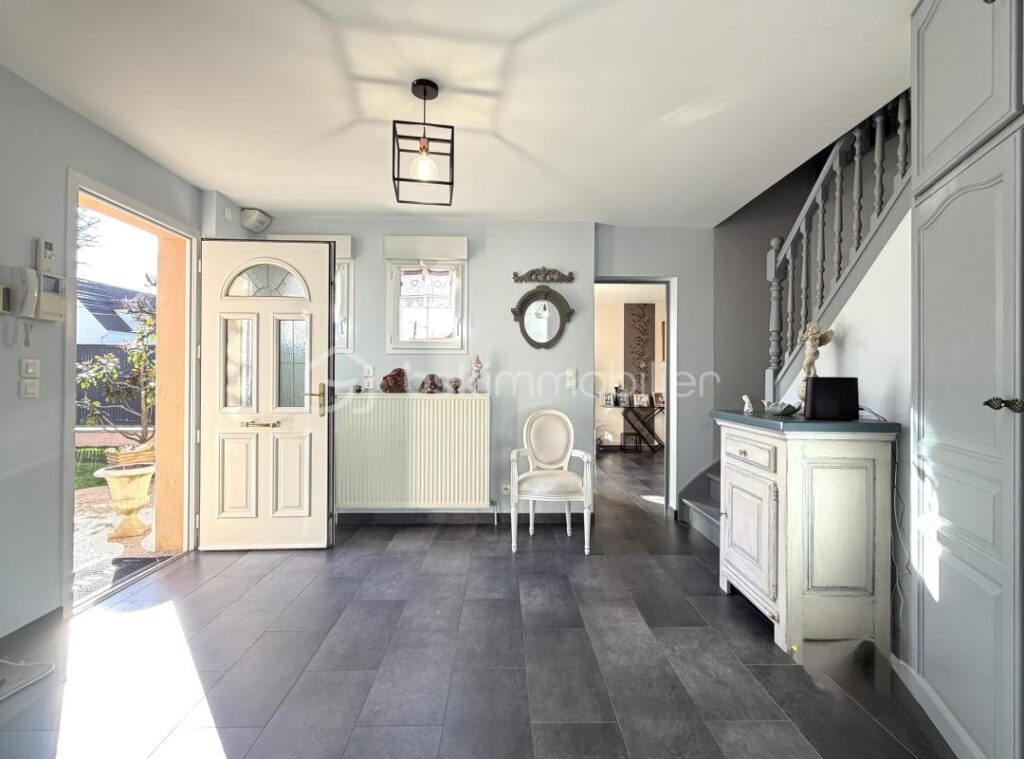 À vendre – Maison d’architecte indépendante à Fublaines (2005) – 8 pièces – 5 chambres – 205 m²