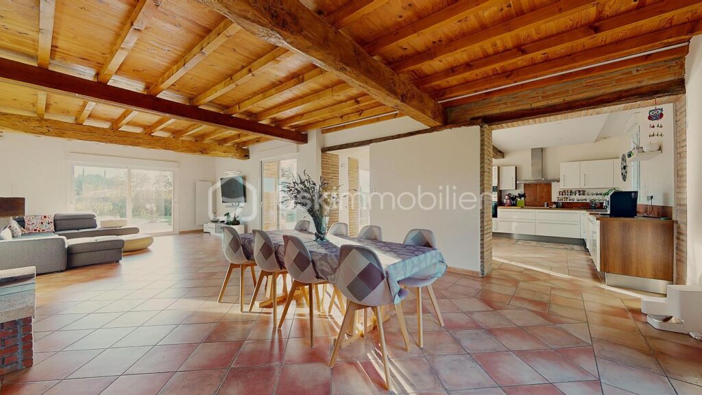 Longère de 275 m² avec dépendances et piscine – 7 pièces – 5 chambres – 275 m²