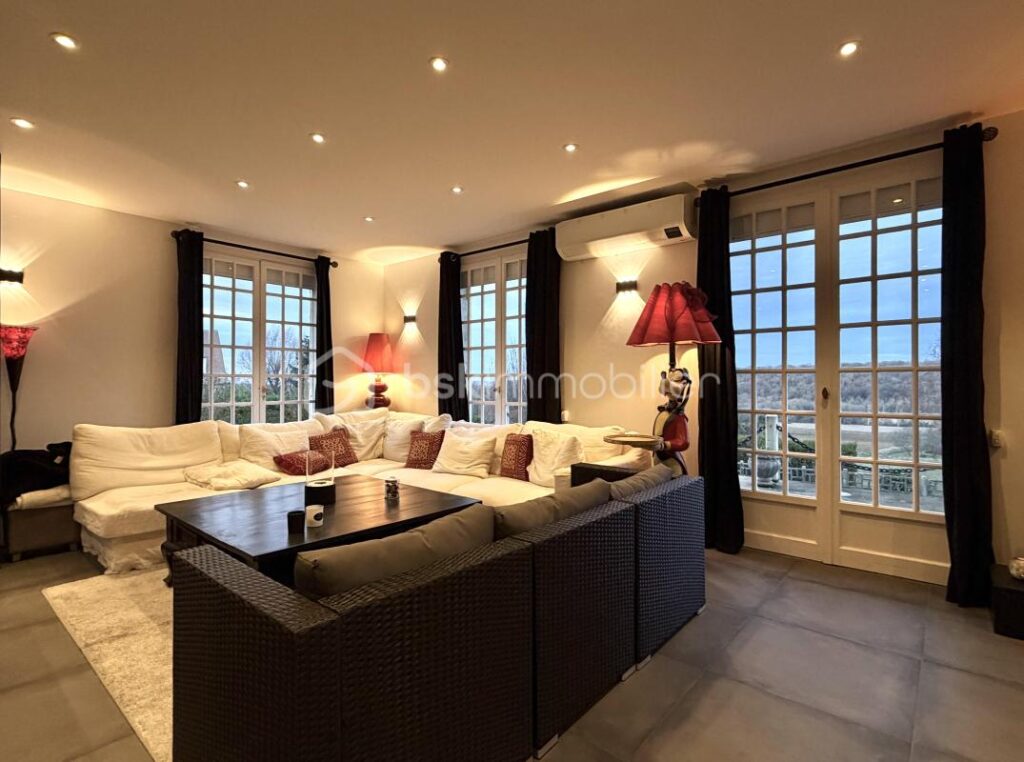 Maison contemporaine à l’architecture cubique – Vue dégagée sur la vallée – 6 pièces – 4 chambres – 149 m²