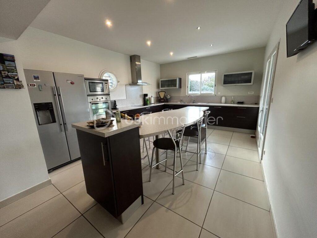 Villa de charme avec piscine – 4 Pièces 138 m² – 4 pièces – 3 chambres – 138 m²