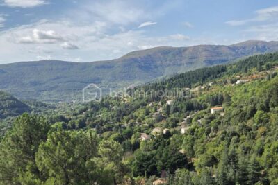 Maison d&rsquo;architecte atypique 6 pièces sur un terrain de 2000 m2, piscine, 2 garages, vue dominante sur les Cévennes – 6 pièces – 4 chambres – 130 m²
