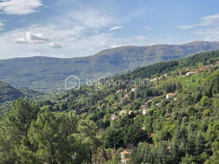 Maison d’architecte atypique 6 pièces sur un terrain de 2000 m2, piscine, 2 garages, vue dominante sur les Cévennes – 6 pièces – 4 chambres – 130 m²