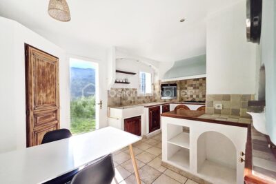 Maison individuelle 157 m2 avec piscine, grand terrain et annexes sur les hauteurs des gorges d&rsquo;Ollioules – 7 pièces – 5 chambres – 157 m²