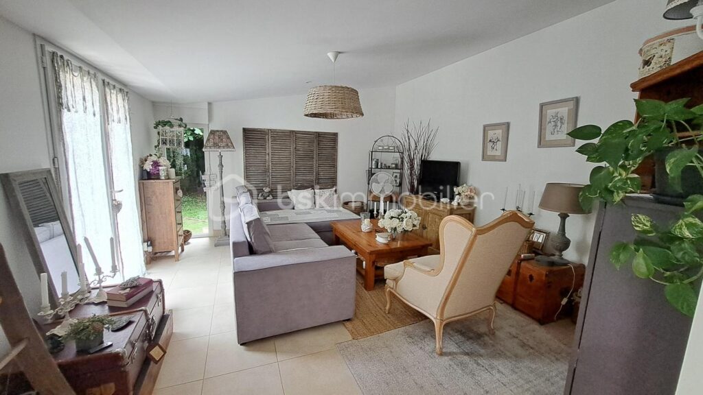 Ensemble immobilier de 2 maisons rénovées – 8 pièces – 4 chambres – 175 m²