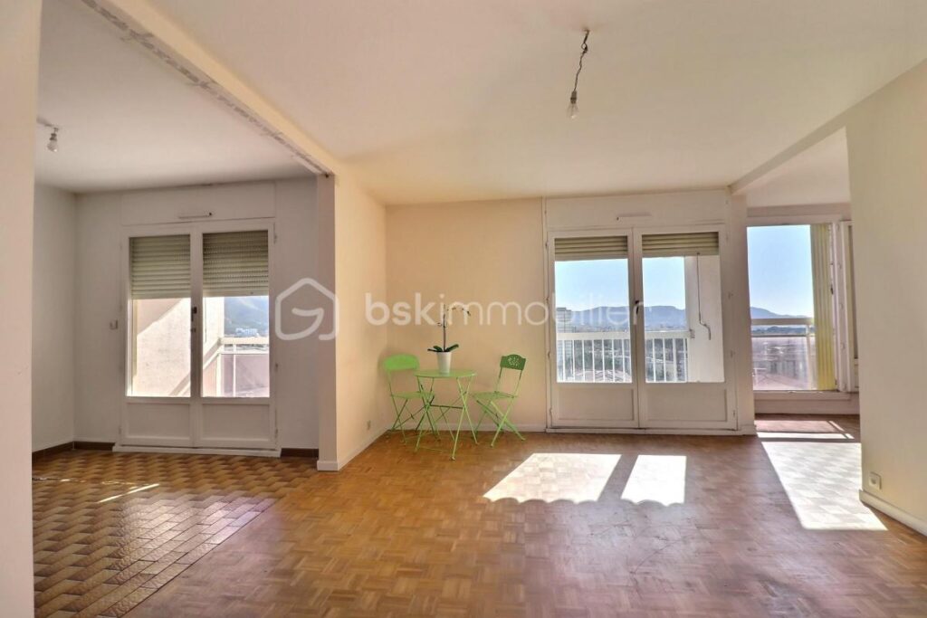 Marseille 12ème – T3 80m² – Vue exceptionnelle – Place de stationnement – Cave – 3 pièces – 2 chambres – 80 m²