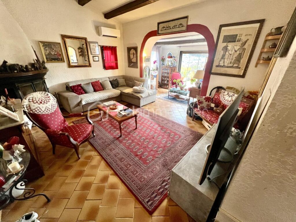 Draguignan – Villa – Studio indépendant – Piscine – Aucun vis à vis – 6 pièces – 4 chambres – 165 m²