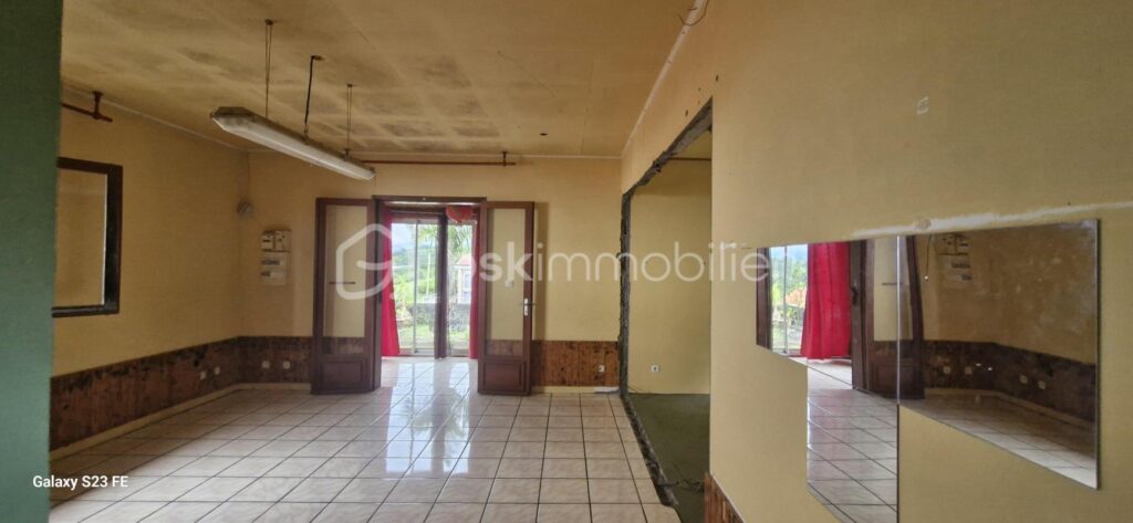 Maison a rénover A PETITE ILE – 4 pièces – 3 chambres – 75 m²