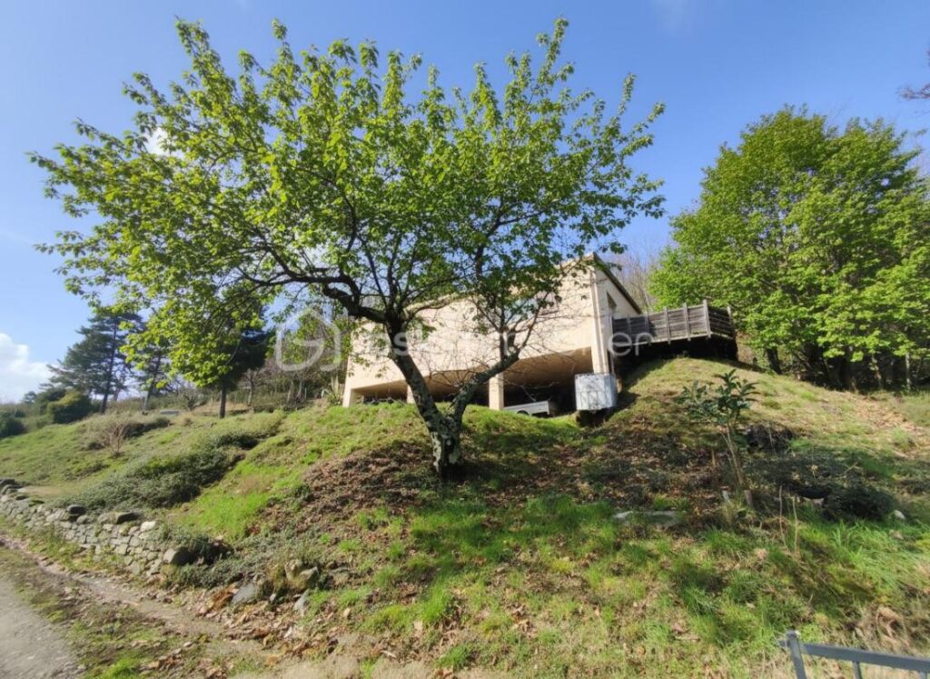 Villa récente avec vue exceptionnelle – Riols – DPE A – Terrain + parcelles – 3 pièces – 2 chambres – 82 m²