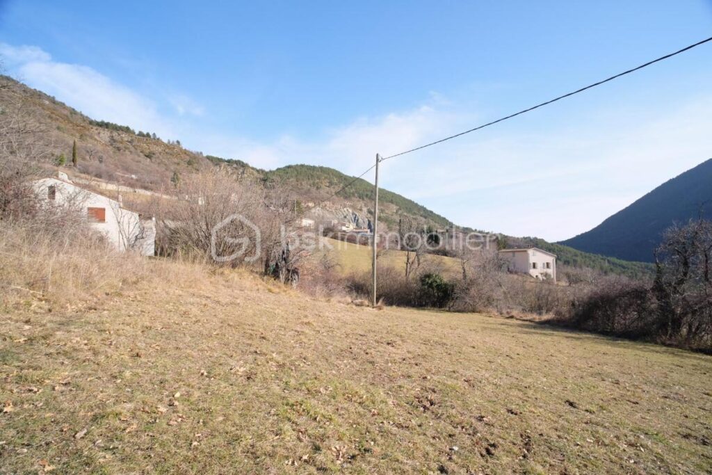 Terrain constructible 1305 m2 exposition plein sud et vue montagne – NR pièces – NR chambres – 1305 m²