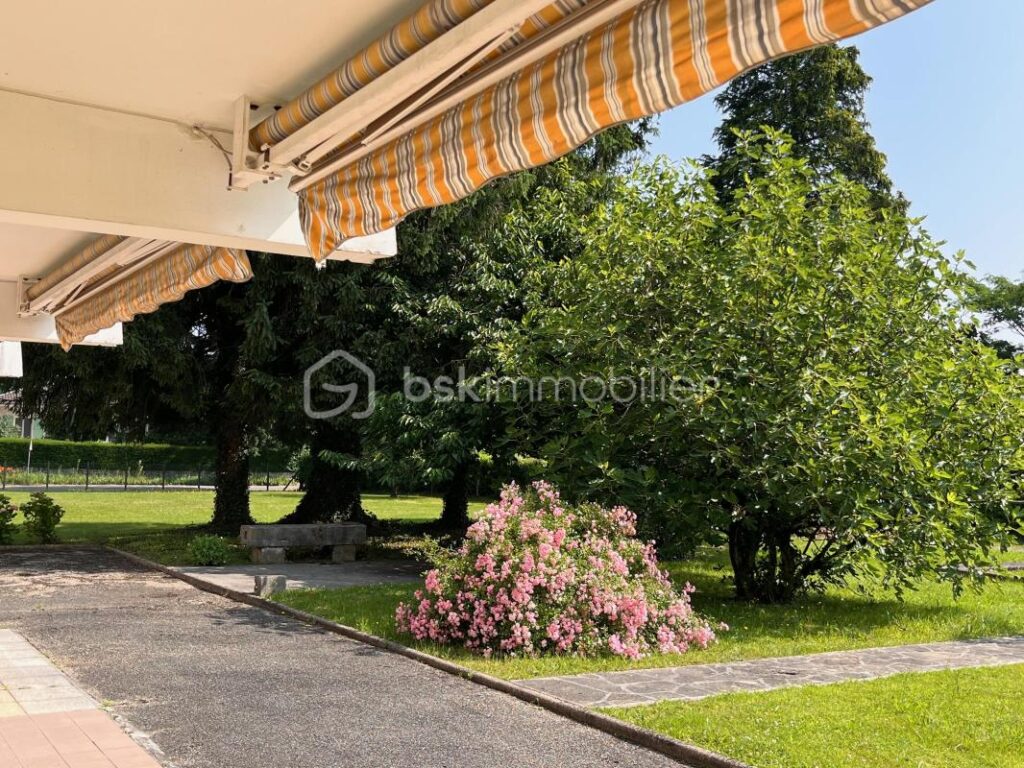 Belle maison d’architecte dans cadre privilégié sur terrain de 2000M2 – 8 pièces – 4 chambres – 300 m²