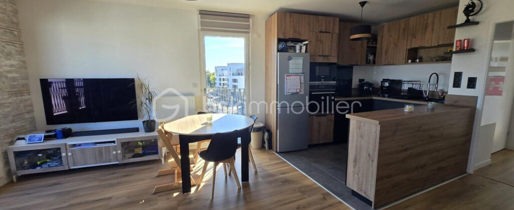 APPARTEMENT DERNIER ETAGE – 4 pièces – 3 chambres – 79 m²