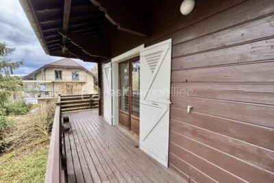 Chalet en bois avec vue sur le lac du Bourget – Le Vivier-du-Lac – 5 pièces – 3 chambres – 117 m²