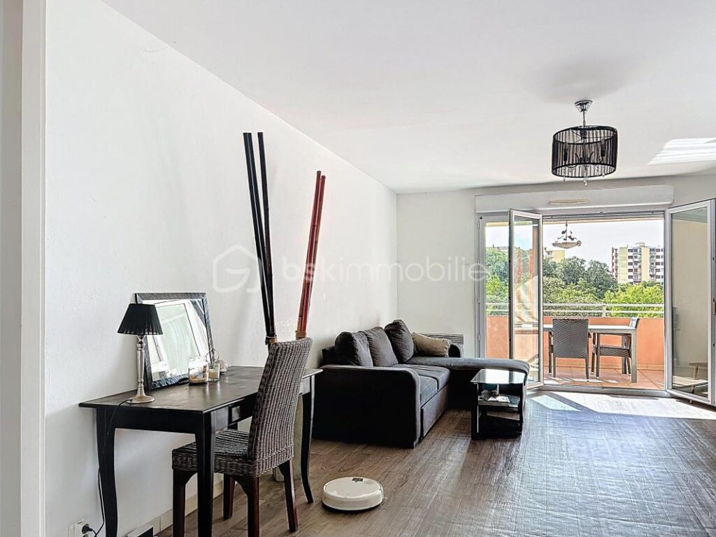 AJACCIO – ENTREE DE VILLE T3 82 M2 – 3 pièces – 2 chambres – 81 m²