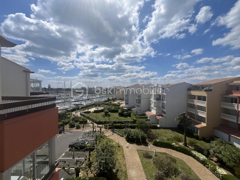 ✨ En exclusivité – Studio avec terrasse + parking – Vue imprenable sur les quais ✨ – 1 pièce – NR chambres – 21 m²