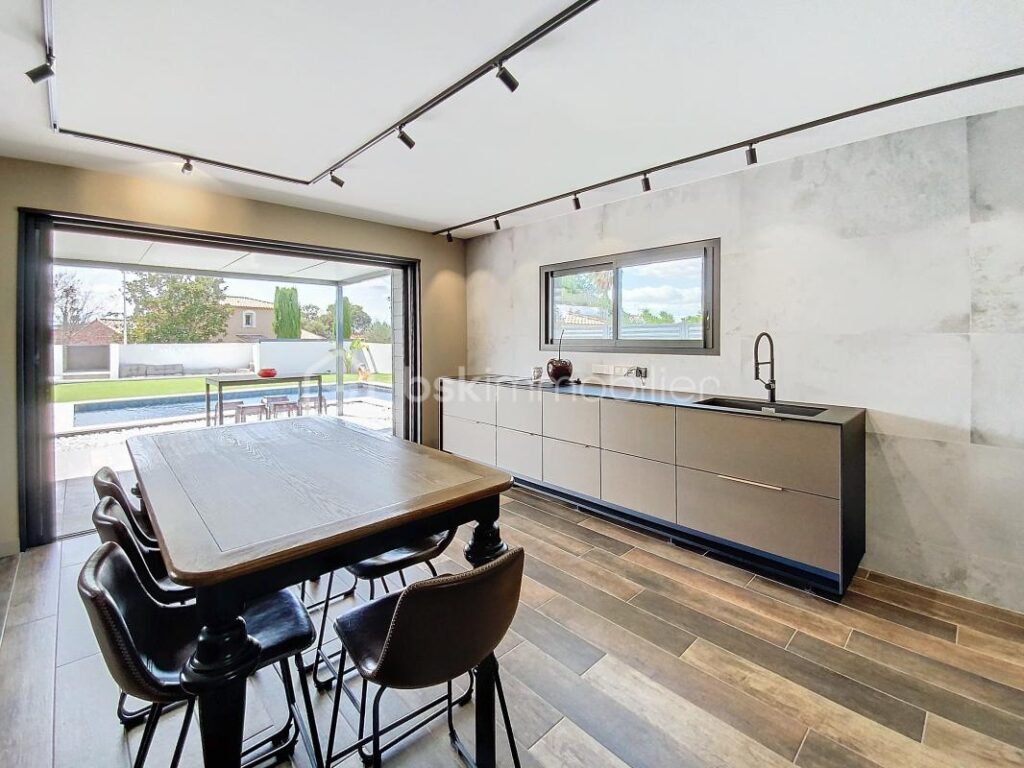 PERLE RARE AU MONT SAINT-LOUP – 5 pièces – 3 chambres – 190 m²