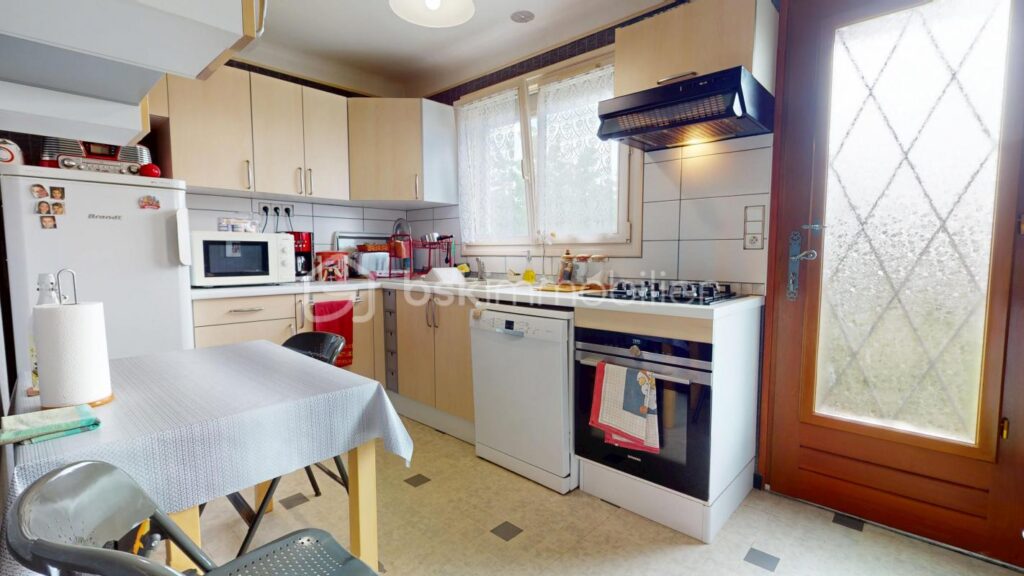 Maison traditionnelle avec vue dégagée à Lardy – 4 pièces – 2 chambres – 76 m²