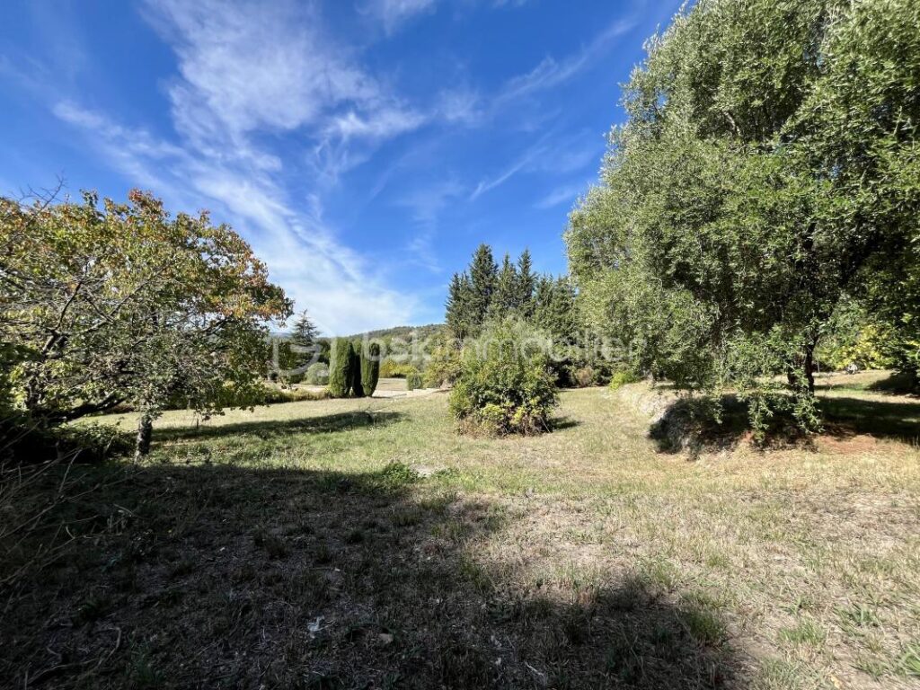Villa 85 m² sur terrain de 4 200 m² – Callian (Var Est -83440) – Vue village – 3 pièces – 2 chambres – 85 m²