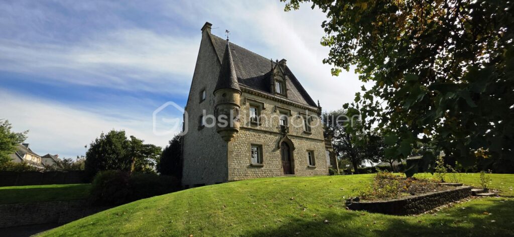 Maison exceptionnelle – 353 m² sur parc de 3 518 m² – 12 pièces – 5 chambres – 353 m²