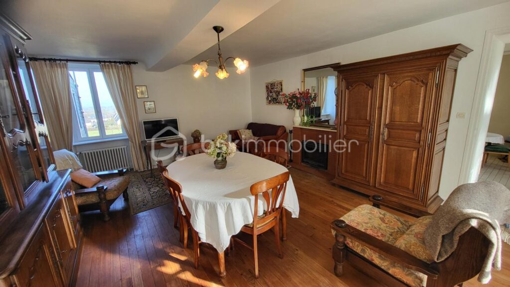 Maison de village au charme intemporel à Noues de Sienne – 7 pièces – 4 chambres – 147 m²