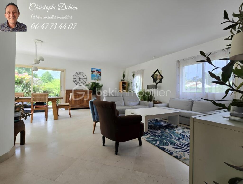 MAISON FAMILIALE DE PLAIN-PIED AVEC SOUS-SOL AMÉNAGÉ, 4 CHAMBRES ET GRAND JARDIN AU CALME – CHAVAGNES-EN-PAILLERS – 7 pièces – 4 chambres – 207 m²