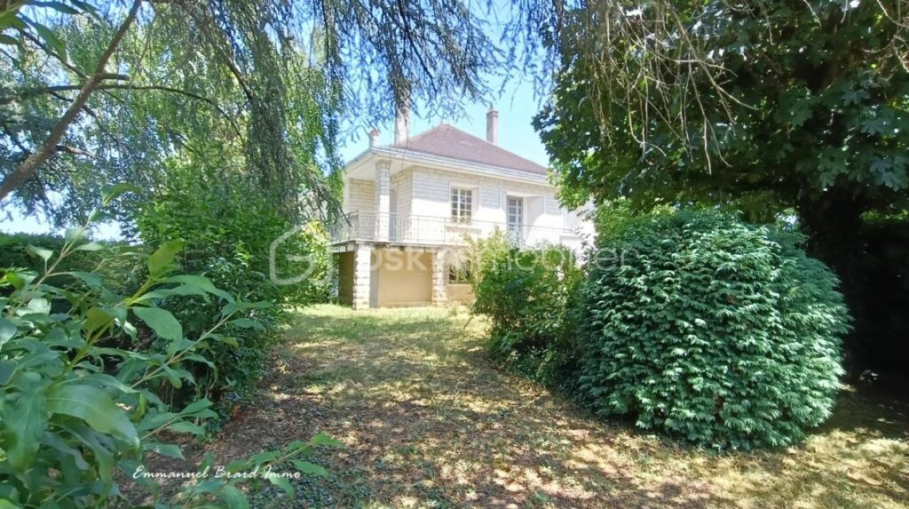 Maison de caractère avec fort potentiel – Montmorillon (86500) – 11 pièces – 5 chambres – 200 m²