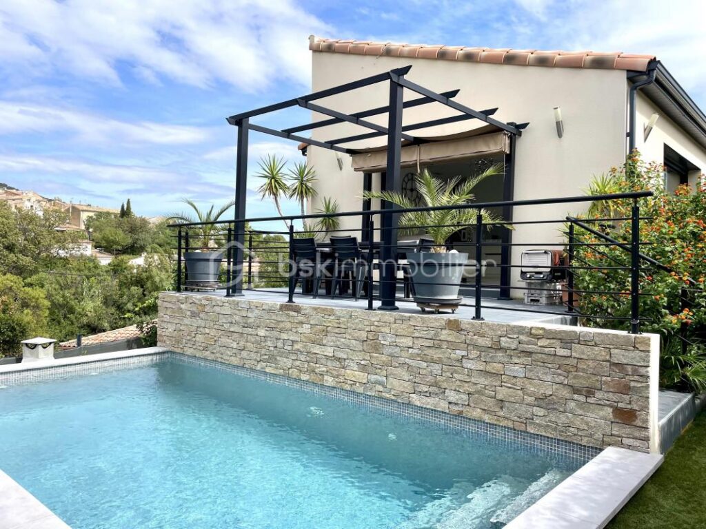 VILLA PLAIN PIED 186M²- VUE DEGAGEE -4 CHAMBRES-PISCINE- GARAGE- 34800 – 6 pièces – 5 chambres – 186 m²