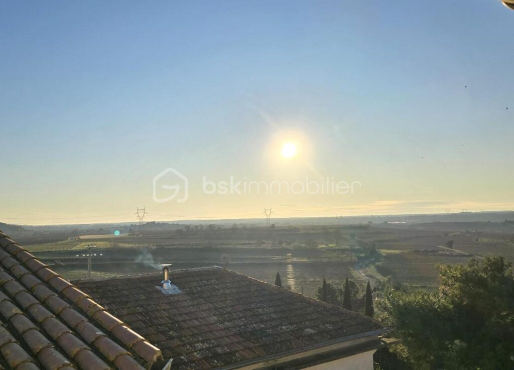 Maison de Maître, Au coeur du Village – 163 m² – 4 chambres – Jardin à PUILACHER – 6 pièces – 4 chambres – 163 m²