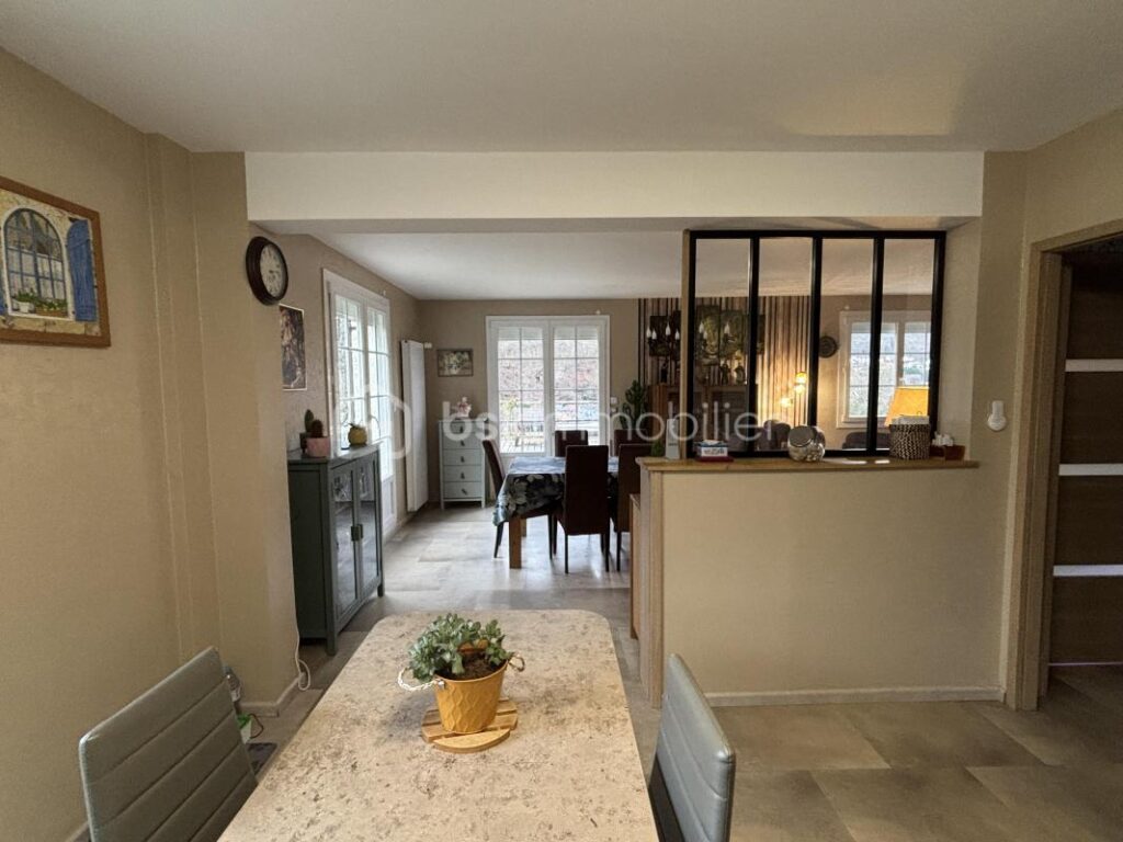 Maison Individuelle rénovée 5 pièces avec Sous-Sol Complet, garage et jardin – Nouzonville – 5 pièces – 4 chambres – 121 m²